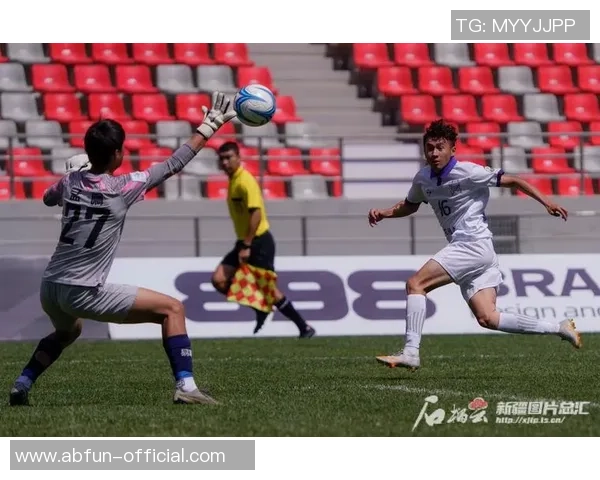 足球前腰精彩瞬间集锦视频解析助你提升球技与战术理解 足球前腰精彩瞬间集锦视频解析助你提升球技与战术理解